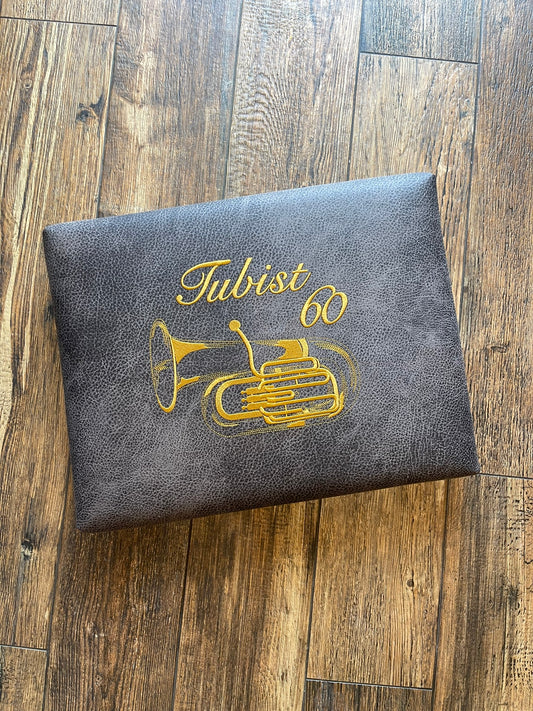 Bierkistensitz mit individueller Bestickung