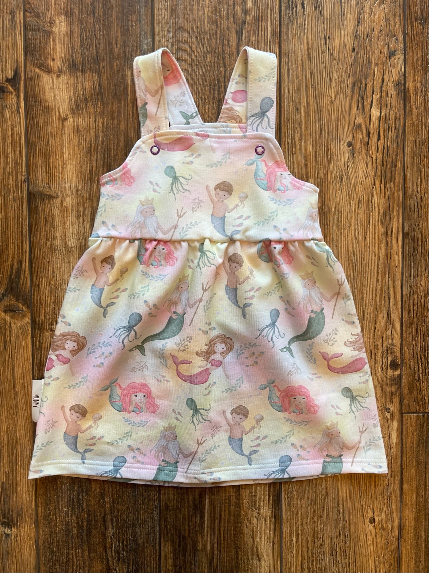 Latzkleid