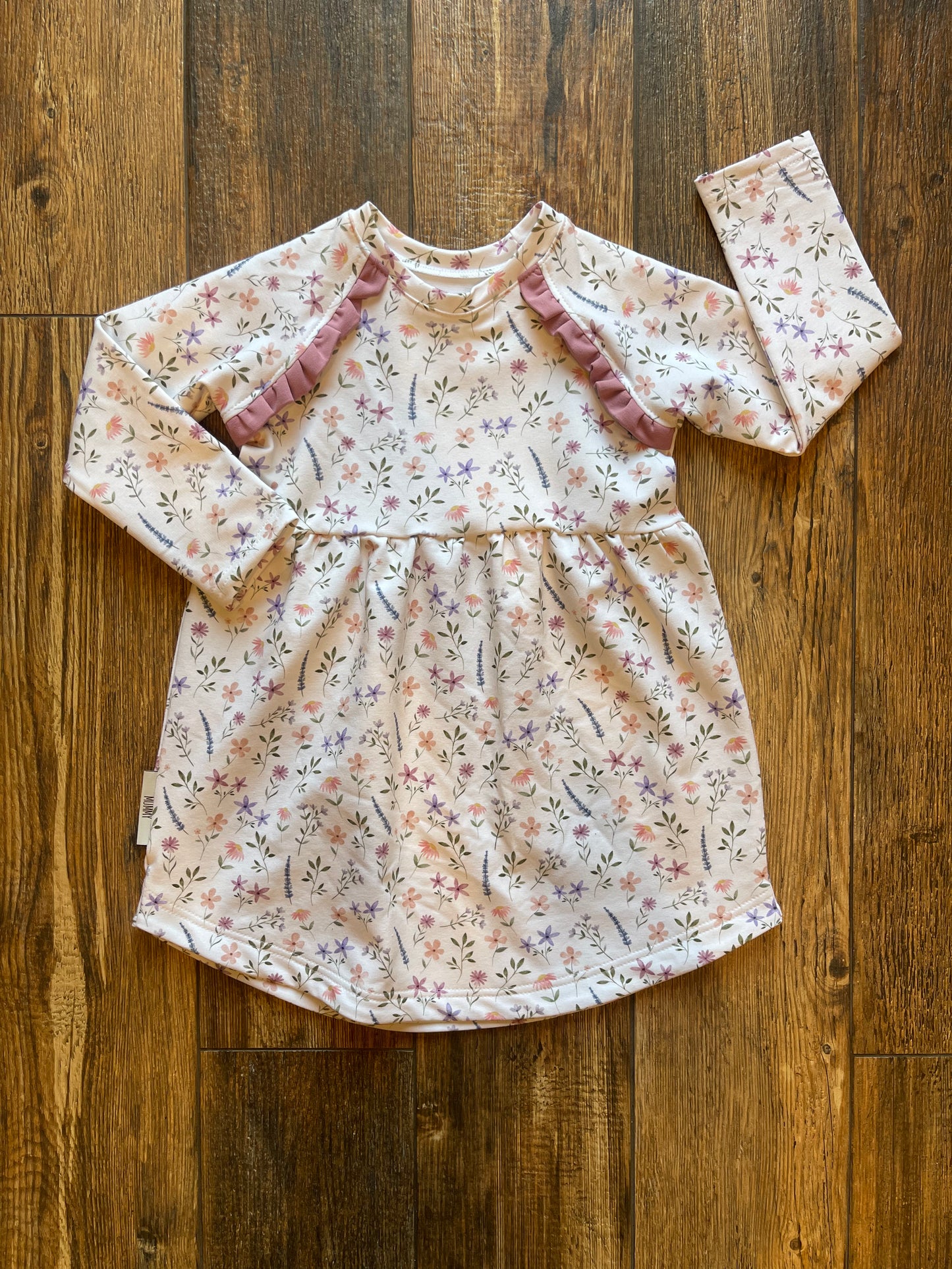 Ruffled Reglan Kleid